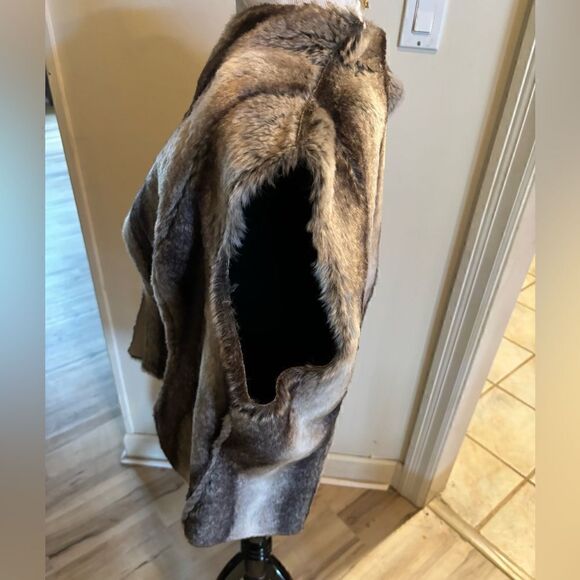 Cute Faux Fur Vest size M - Picture 2 of 4